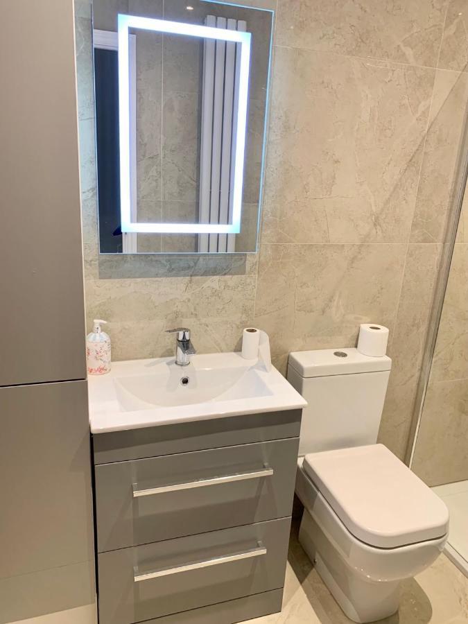 Modern 2 Bedroom Apartment With Private Garden Near Canary Wharf London Exterior foto