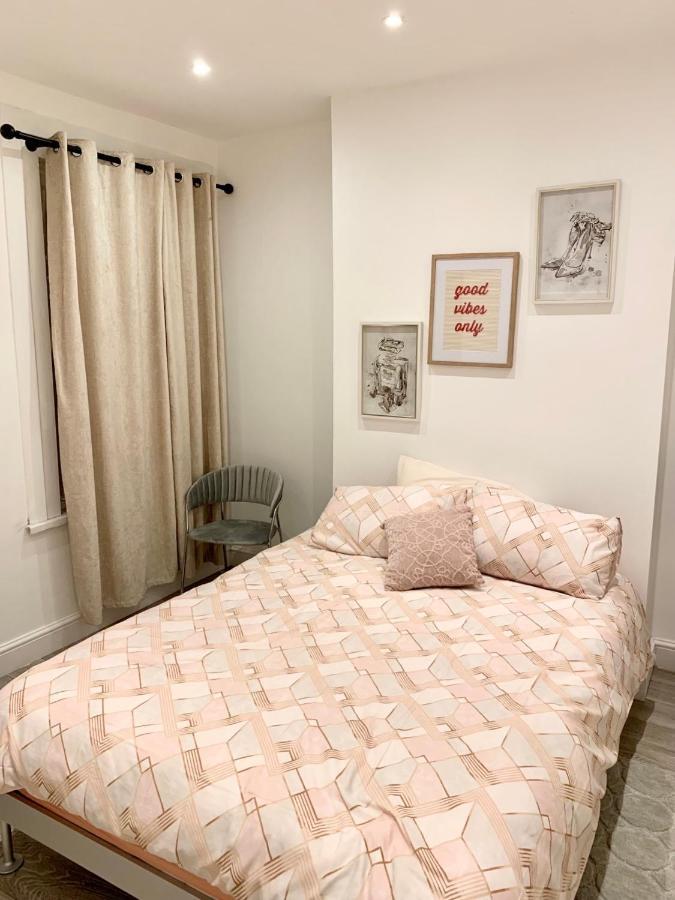 Modern 2 Bedroom Apartment With Private Garden Near Canary Wharf London Exterior foto